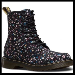 🌷 Dr. Martens Delaney Floral Boots